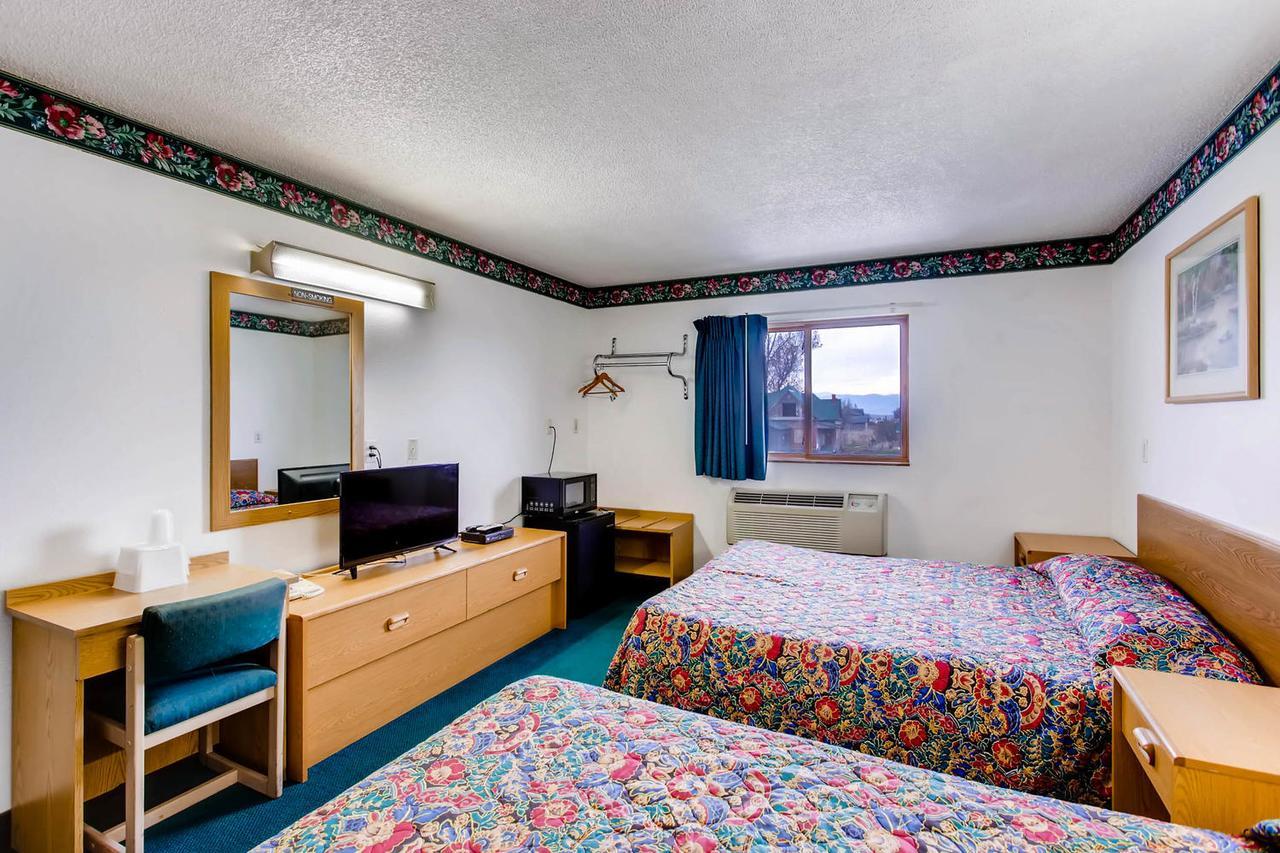 Motel 9 Fort Collins Exterior photo