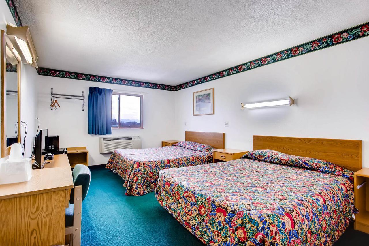 Motel 9 Fort Collins Exterior photo
