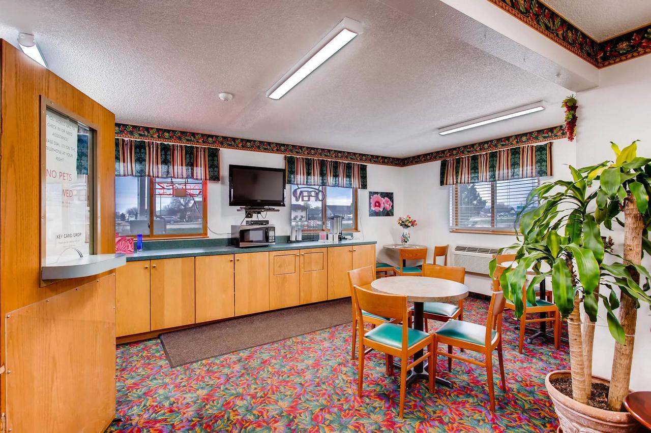Motel 9 Fort Collins Exterior photo