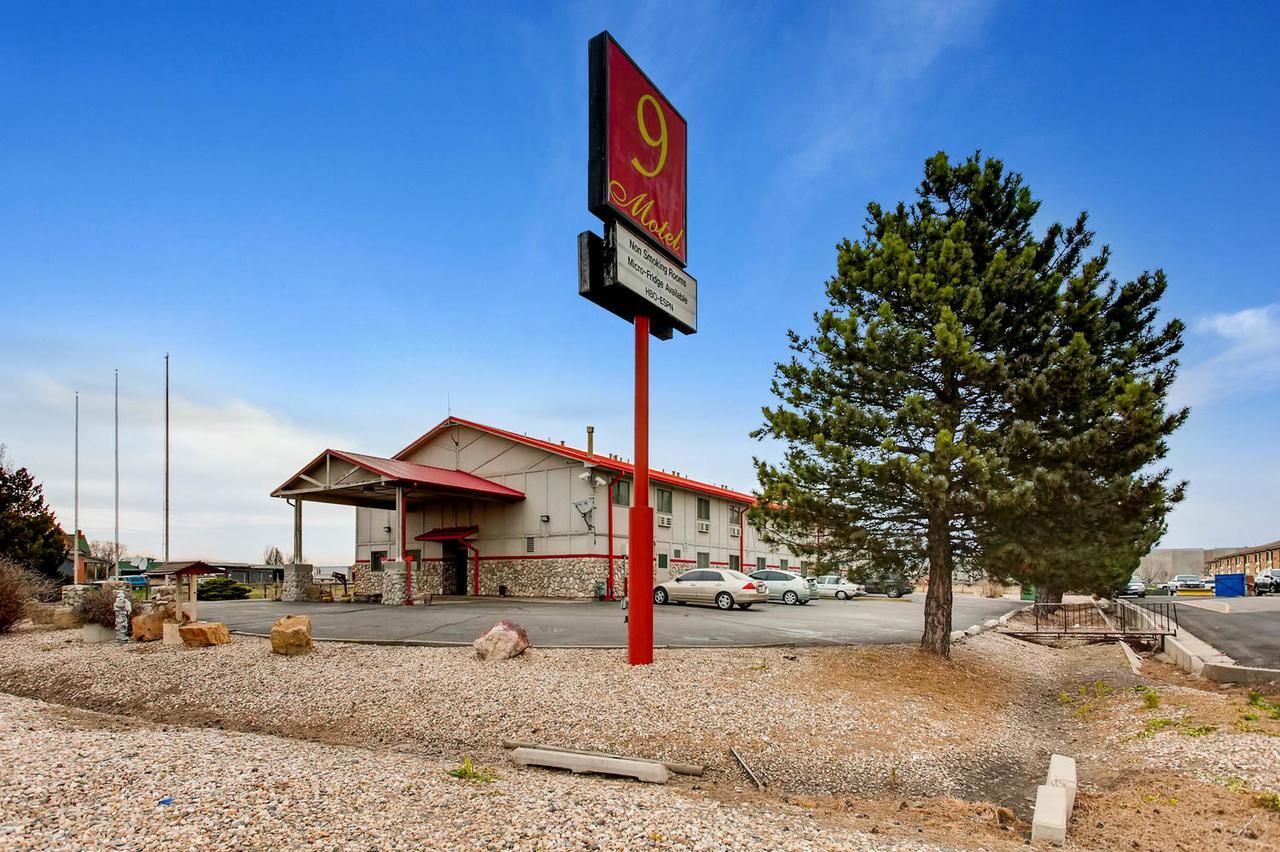 Motel 9 Fort Collins Exterior photo