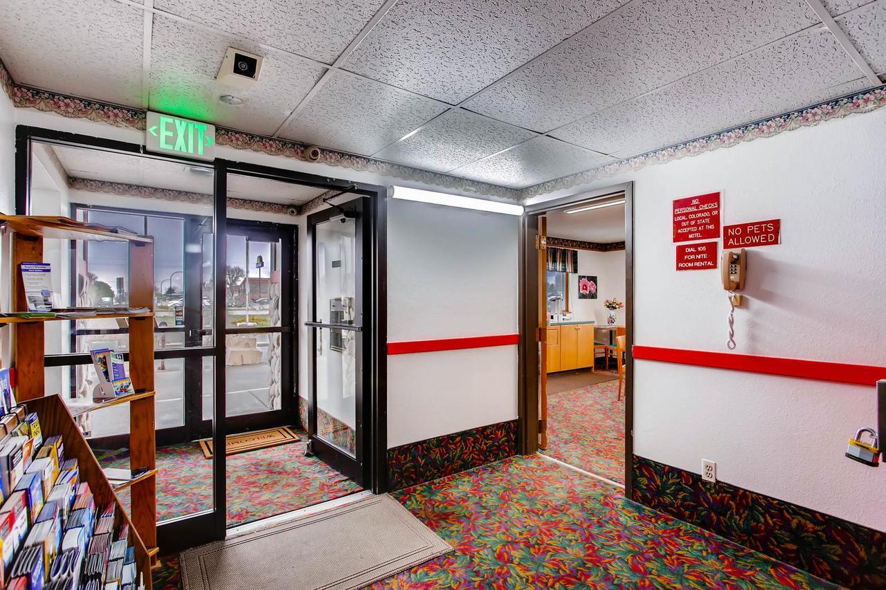 Motel 9 Fort Collins Exterior photo