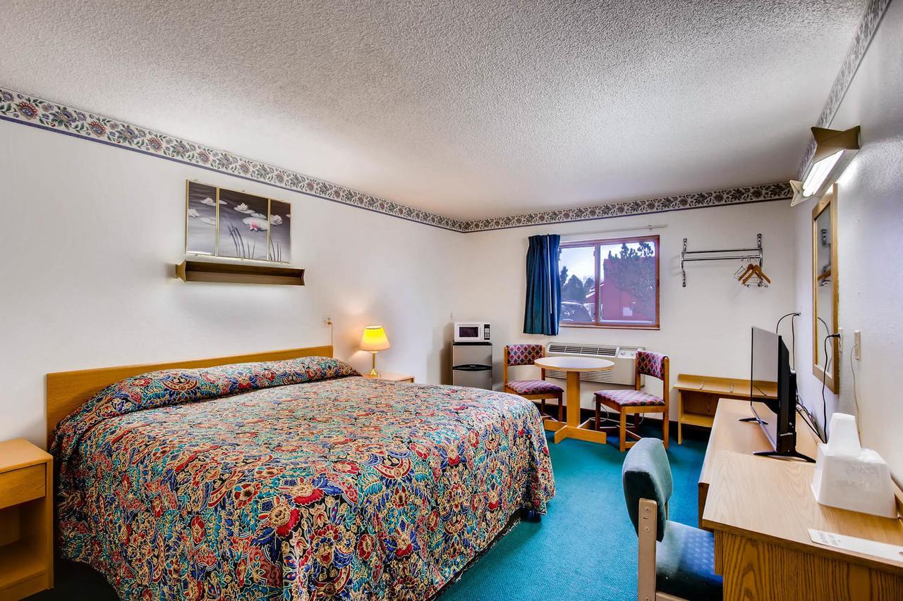Motel 9 Fort Collins Exterior photo